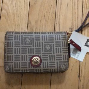 New recruits double zipper wristlet